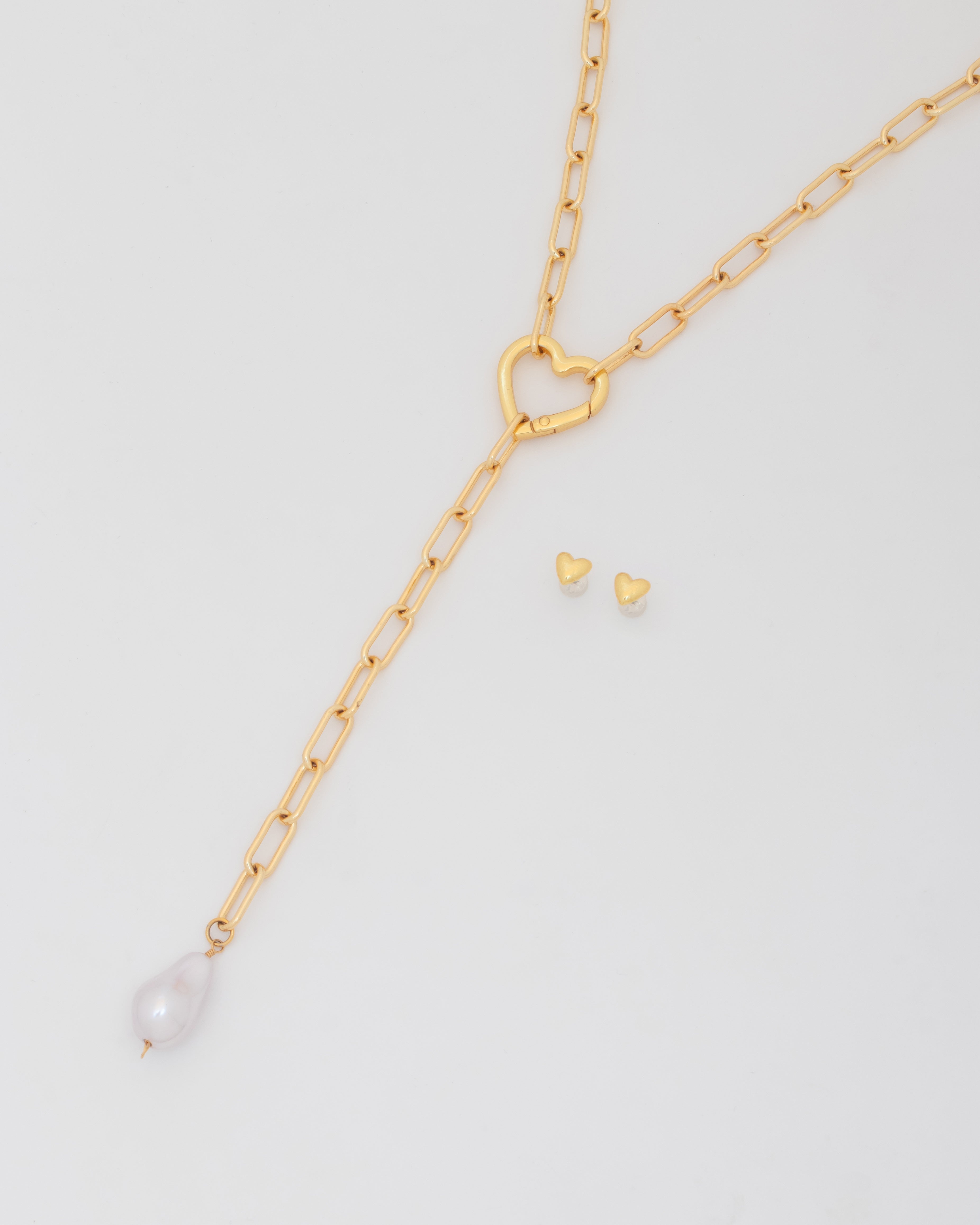 Collar Corbatín Corazón Perla + Aretes